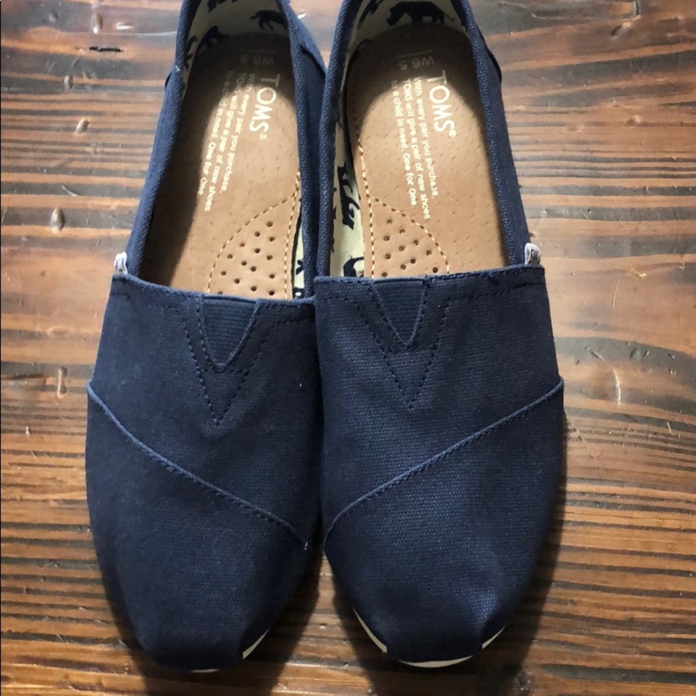 NWOT Toms shoes